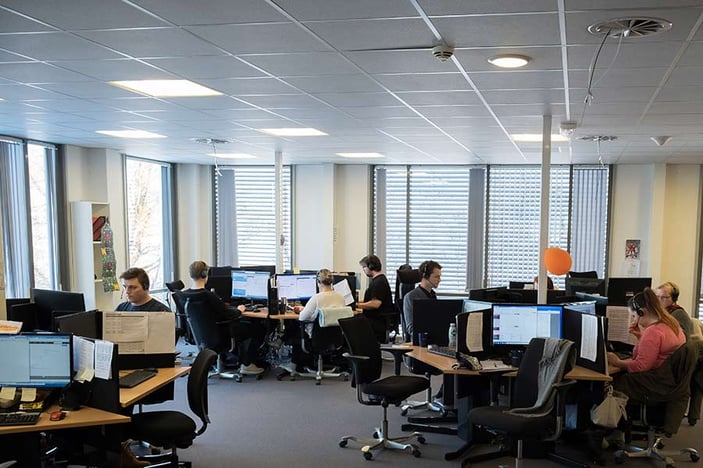 Kundeservice i 2018 vil i stor grad preges av AI og robotisering, men ikke som en erstatning for mennesker Kundeservice i 2018 vil i stor grad preges av AI og robotisering, men ikke som en erstatning for mennesker